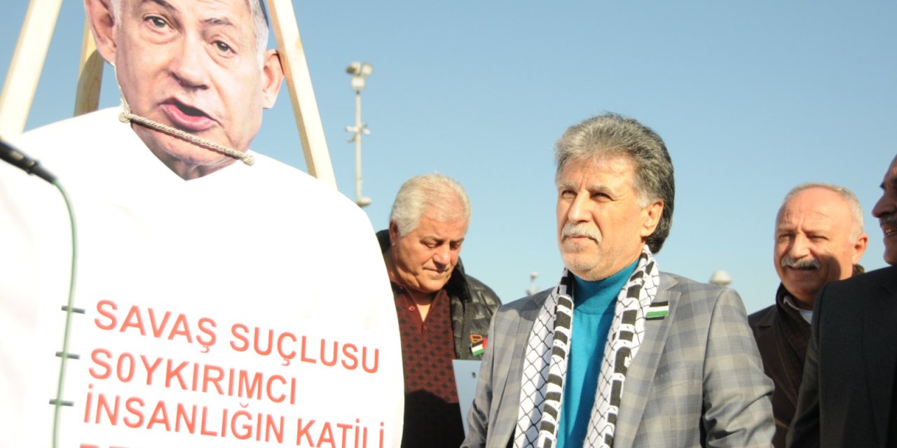 Kayseri'de İsrail Protestosu; Netanyahu'nun Maketi Asıldı