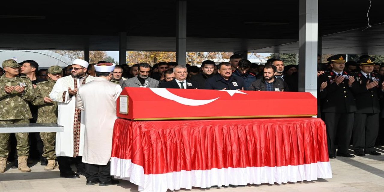 Trafik Kazasında Hayatını Kaybeden Uzman Çavuş Elmas, Son Yolculuğuna Uğurlandı