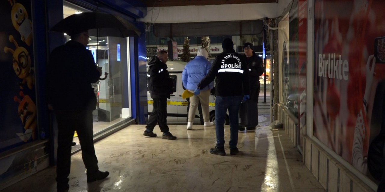 İş Yerinin Önünde İçki İçtiği İçin Kendisini Uyaran Baba İle 2 Oğlunu Bıçakladı