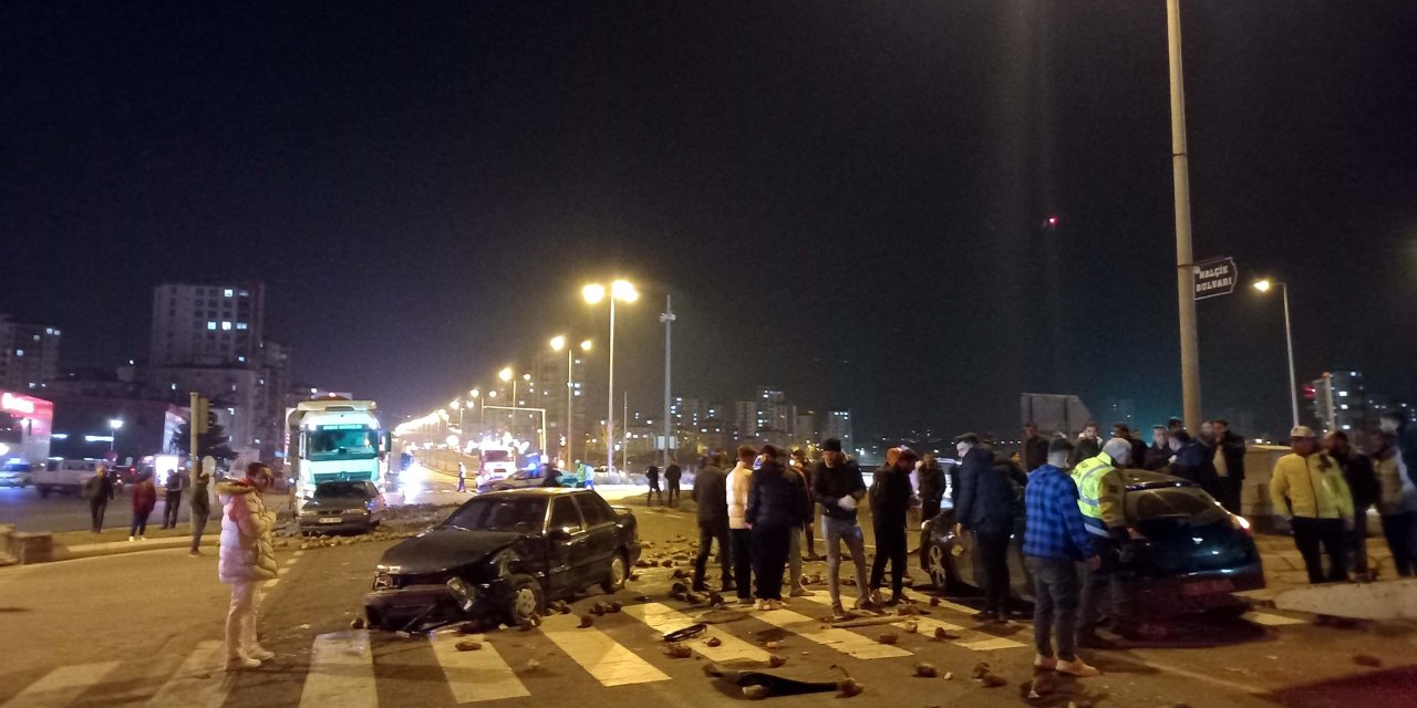 Kayseri'de 5 Araç Zincirleme Kazaya Karıştı; 4 Yaralı