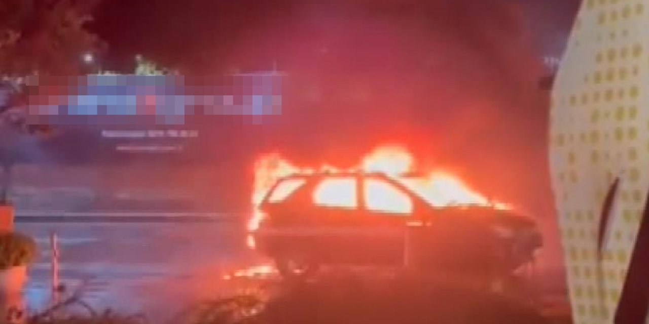 Beşiktaş'ta Park Halindeki Cip Alev Alev Yandı