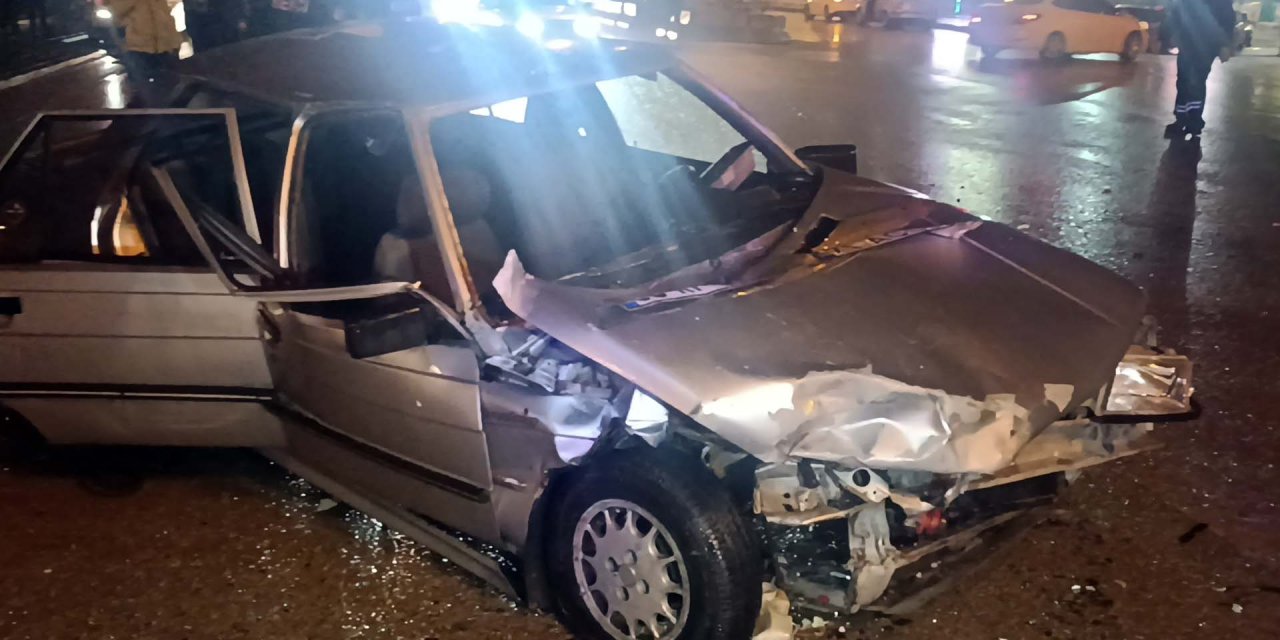 Kırıkkale'de 2 Otomobil Çarpıştı: 9 Yaralı