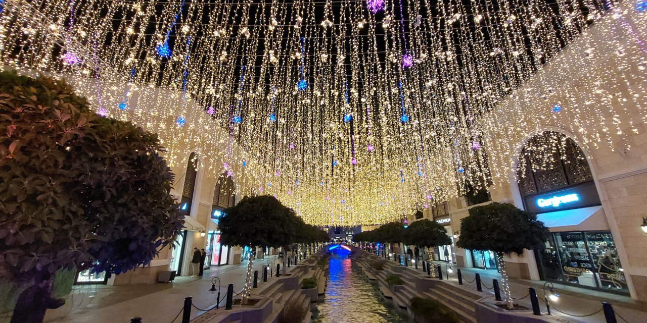 Yılbaşı İçin Otellerin Işıl Işıl Olduğu Antalya'da Avrupalı Ve Rus Turist Yoğunluğu