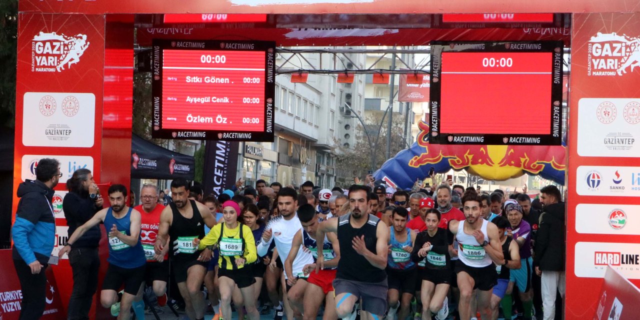 Gaziantep'te 5'inci Gazi Yarı Maratonu'na 1300 Atlet Katıldı