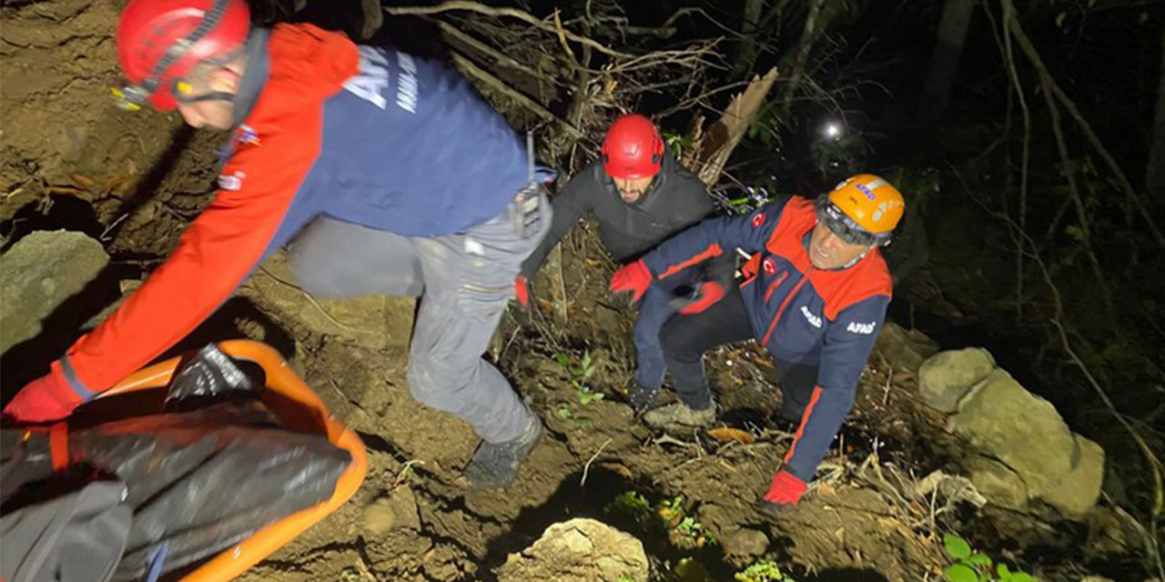 Artvin'de ormanda ağaç keserken uçurumdan düşen kişi hayatını kaybetti