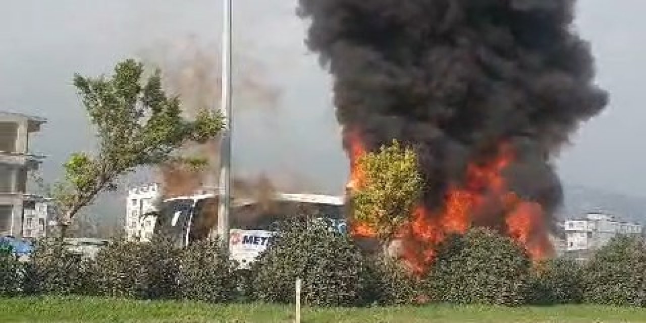 Hatay'da Seyir Halindeki Yolcu Otobüsünde Yangın