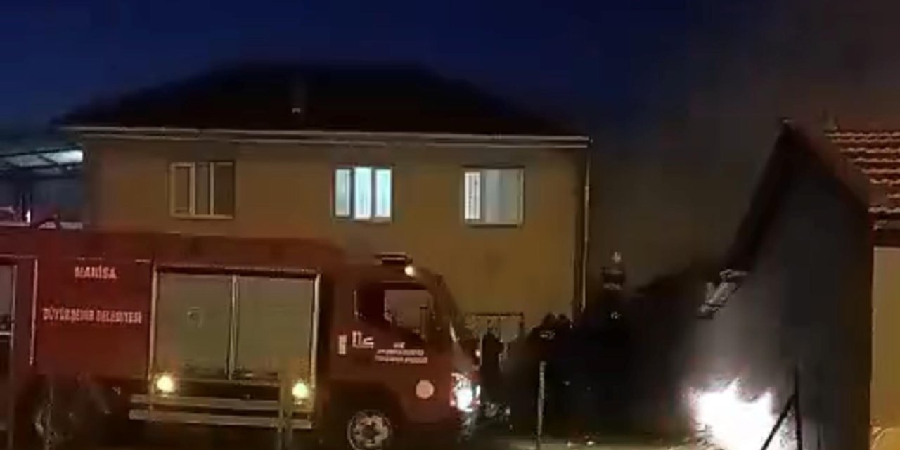 Manisa'da Tek Katlı Ev Yangında Kullanılamaz Hale Geldi