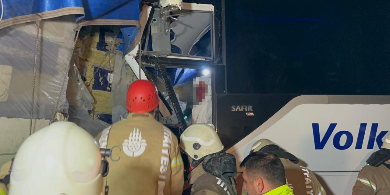 Eyüpsultan'da Yolcu Otobüsü İle Tır Çarpıştı-2