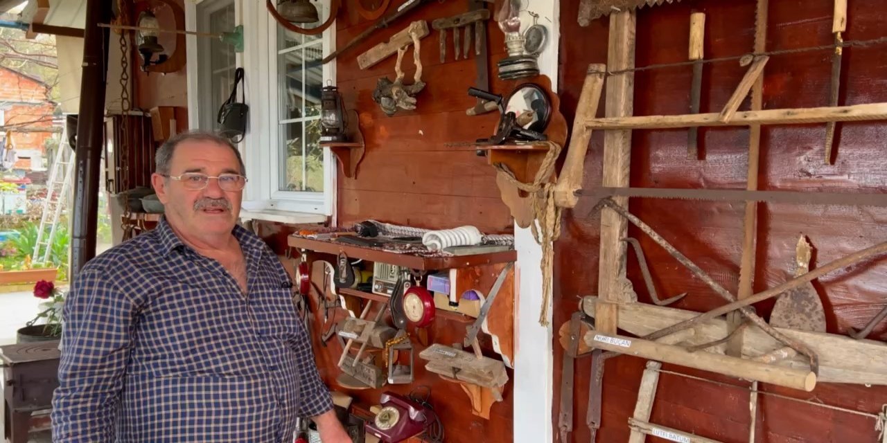 Yöre kültürünü evinde sergiliyor