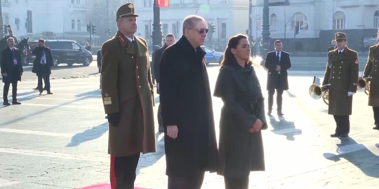 Cumhurbaşkanı Erdoğan, Macaristan’da Resmi Törenle Karşılandı