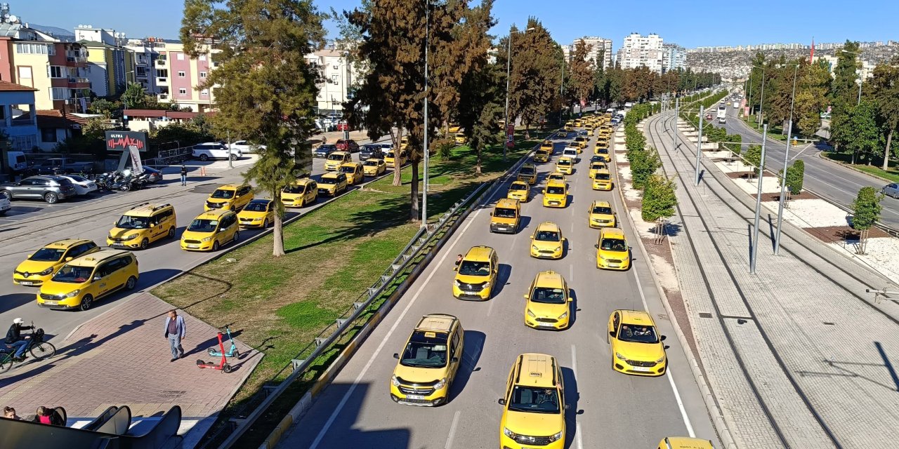 Antalya'da 2 Bin Taksiciden 'Korsana Hayır' Konvoyu