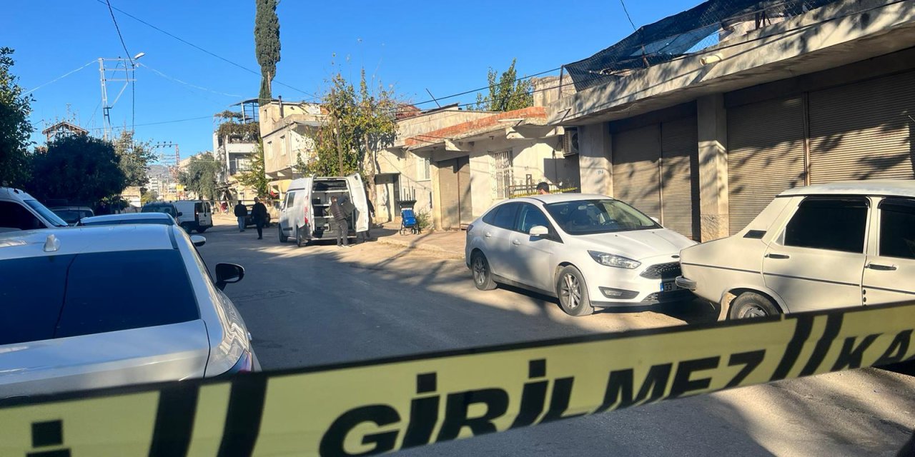 Elinde Bomba Olduğunu Söyleyerek Kuyumcuyu Soymaya Kalktı, Ateş Edilince Kaçtı