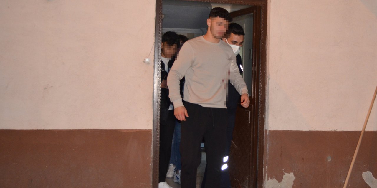 17 Yaşındaki Metehan, Sokakta Bıçaklı Saldırıya Uğradı