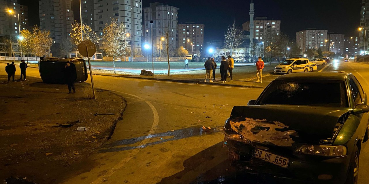 Kayseri'de Otomobil İle Minibüs Çarpıştı: 7 Yaralı
