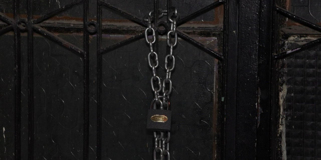 Güngören'de Yalova Depreminde Hasar Gören Bina Boşaltıldı