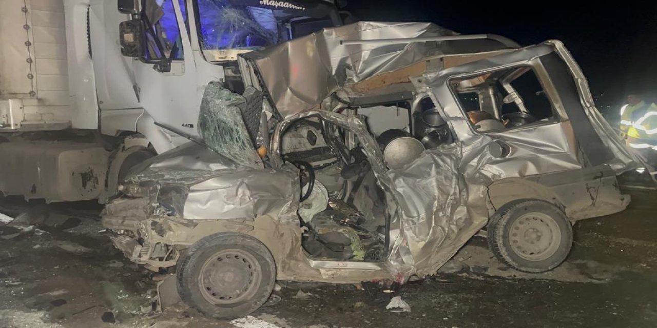 Bursa'da 4 Aracın Karıştığı Zincirleme Kaza: 1 Ölü, 2 Yaralı