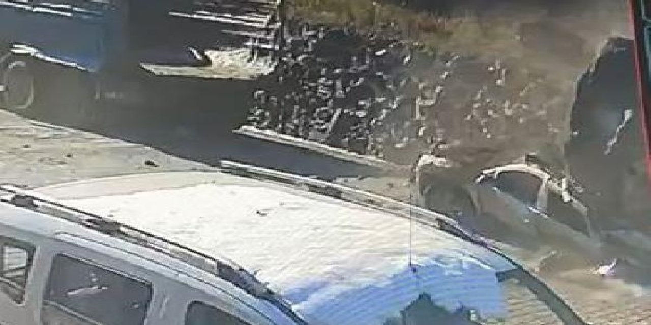 Heyelanda Park Halindeki Cipin Üzerine Kaya Düştü; 40 Saniye ile Ölümden Döndü