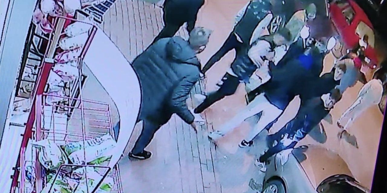 Silahlı Gruptan Kaçıp Markete Sığınan 3 Kişiyi, İş Yeri Sahibi Kurtardı; Olay Anı Kamerada