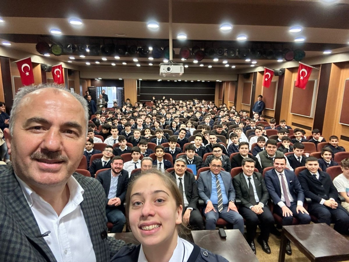 Başkan Metin Gençlerle Buluşmaya Devam Ediyor