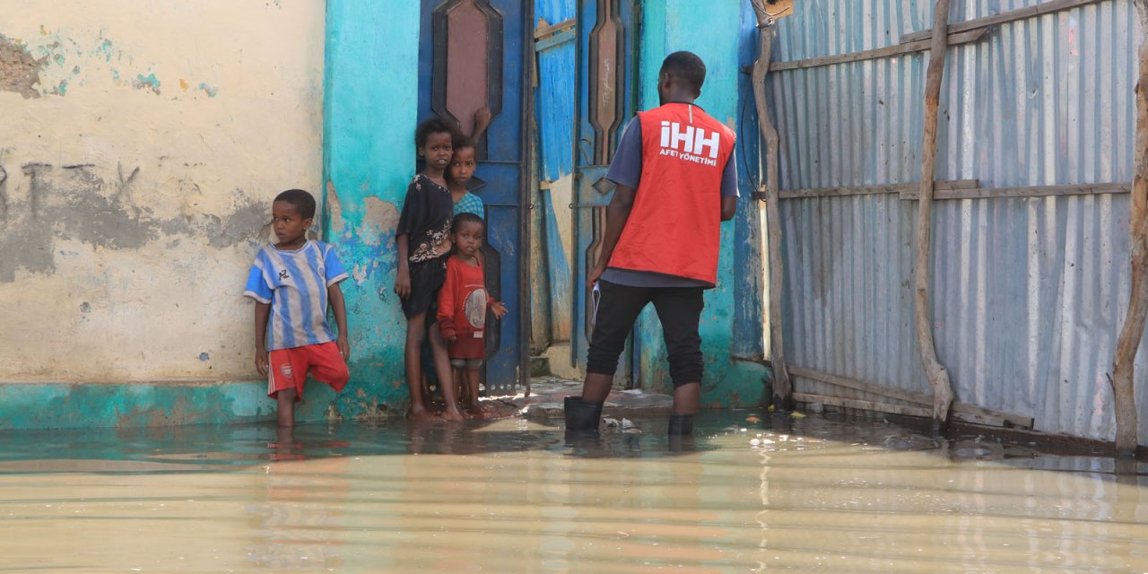 İhh: Selden Etkilenen Somali’de Üç Farklı Şehre Yardım Ulaştırıldı