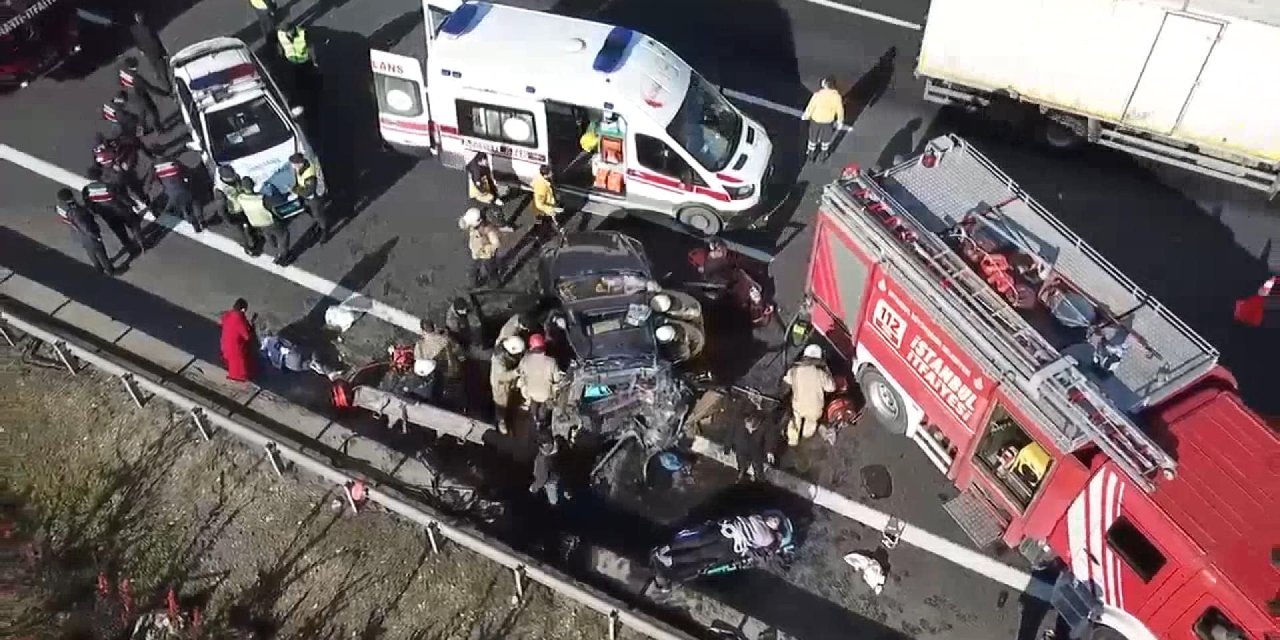 Kuzey Marmara Otoyolu'nda Otomobil Tır'a Çarptı: 6 Yaralı-1