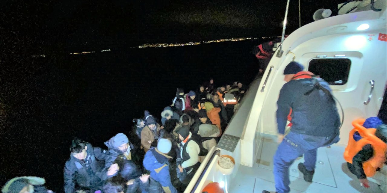 Aydın'da Sürüklenen Bottaki 51 Kaçak Göçmen Kurtarıldı