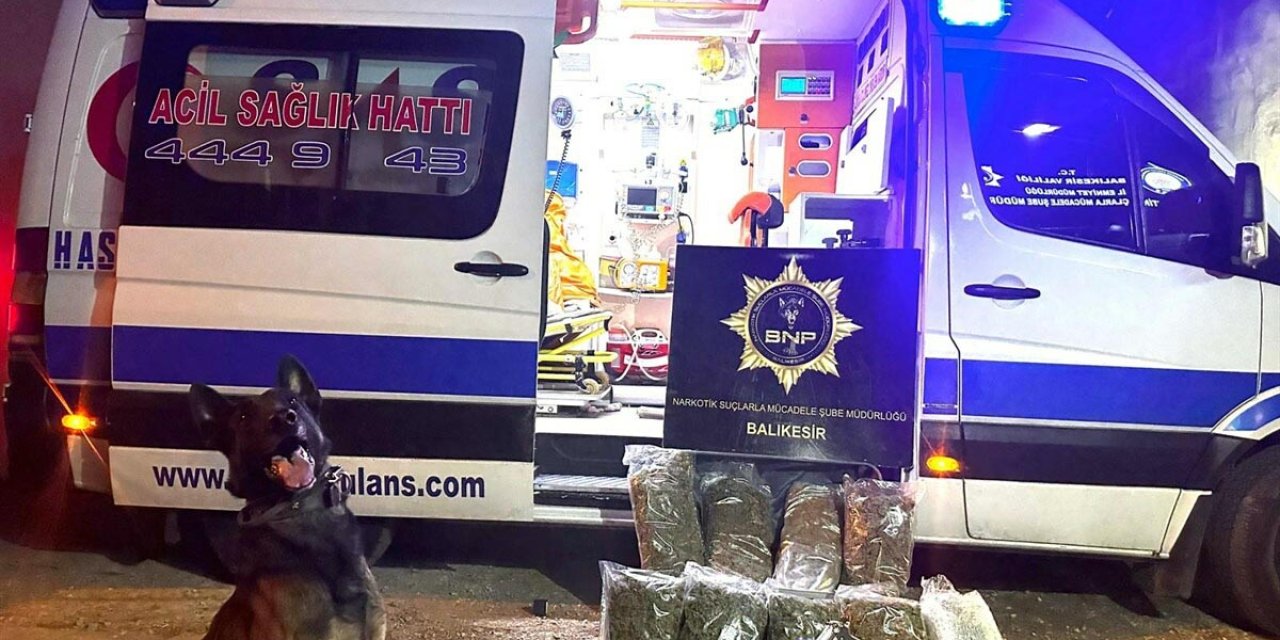Ambulanstaki 9 Kilo Uyuşturucuyu 'Dangal' Buldu; 3 Gözaltı