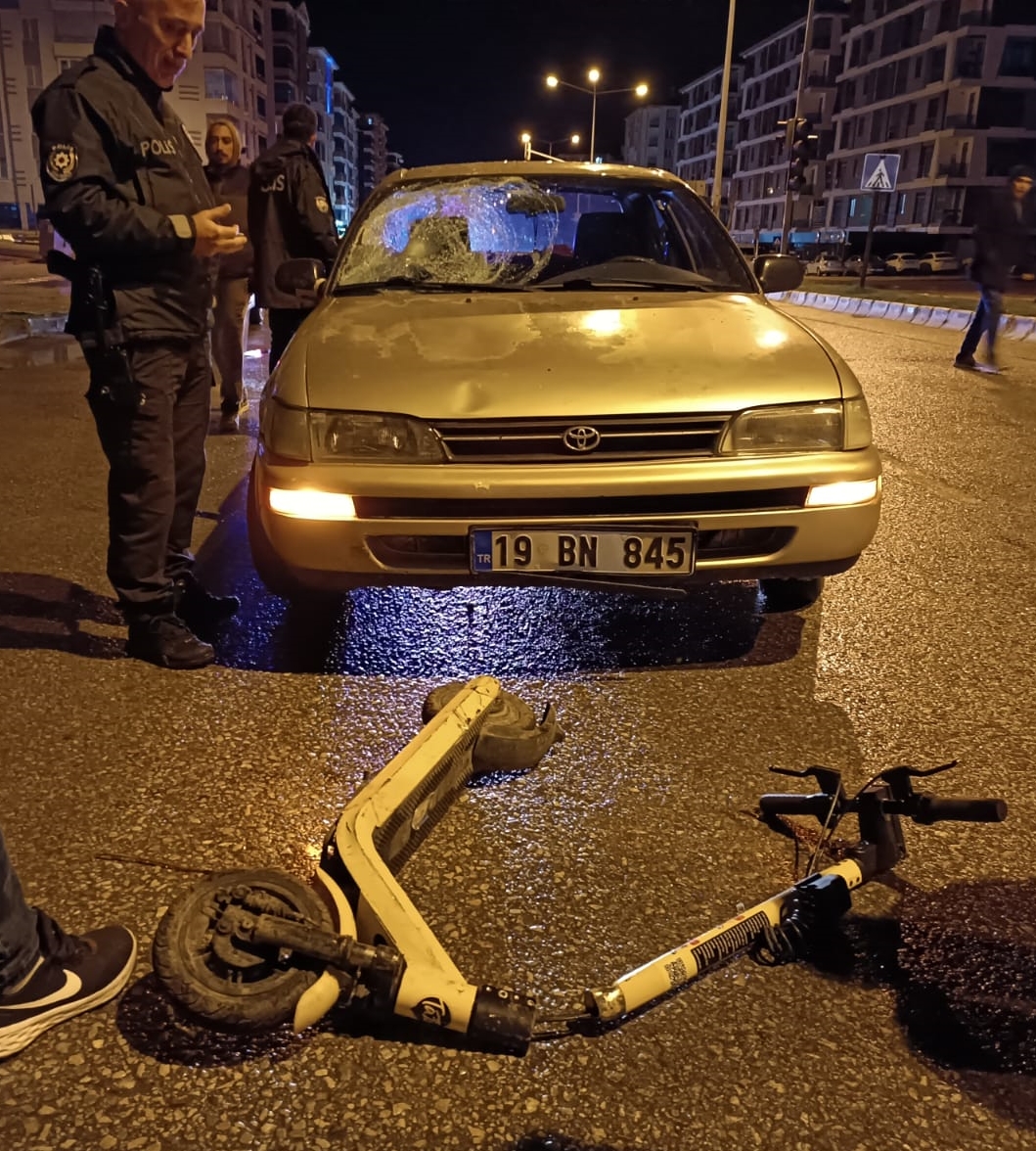 Çorum'da otomobille çarpışan skuter sürücüsü ağır yaralandı