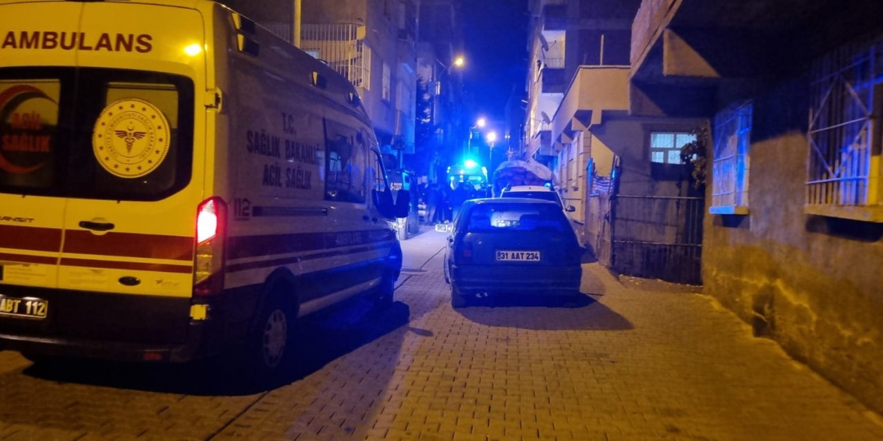 Diyarbakır'da Akraba İki Aile Arasında Taş- Sopa Ve Bıçaklı Kavga: 3 Yaralı