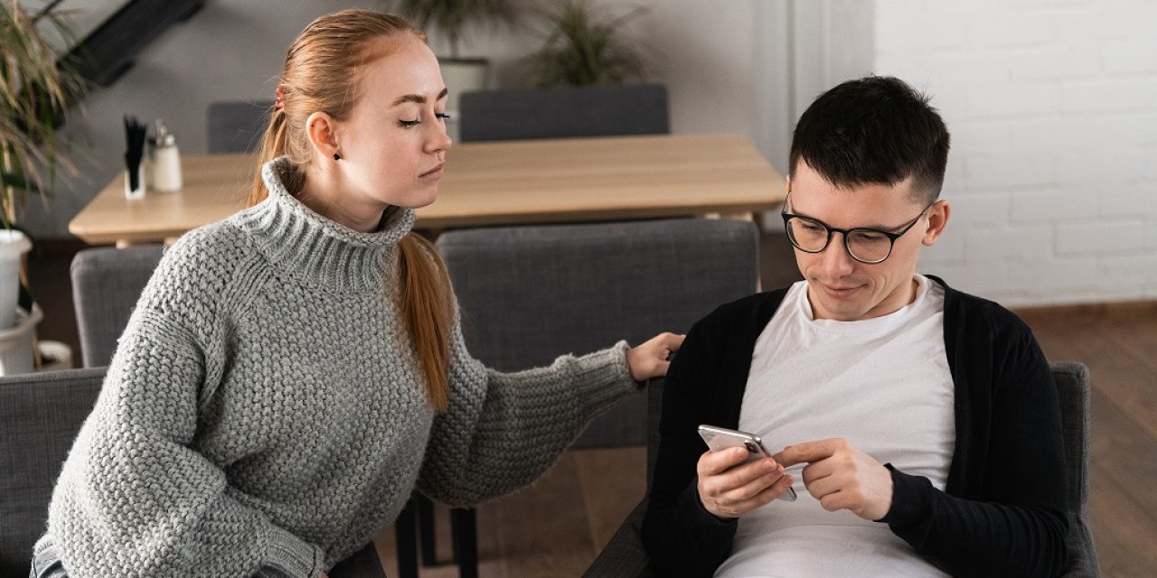 “Sosyal Medya, Ruh Sağlığını Ve İlişkileri Etkileyebilecek Büyük Bir Güce Sahip”