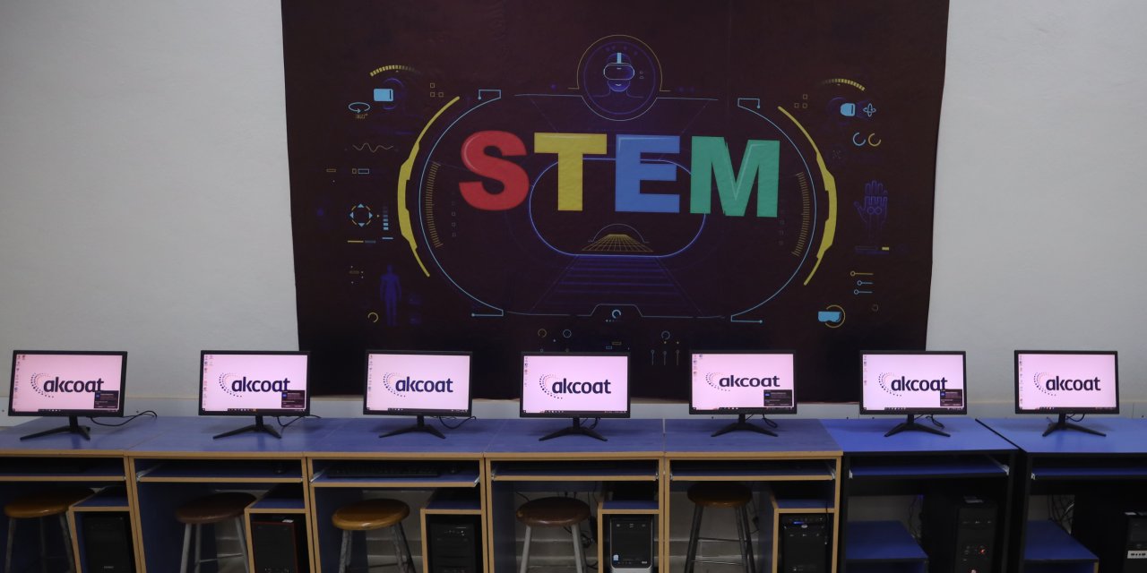 Akcoat’tan Serdivan’daki İlkokula Bilgisayar Desteği