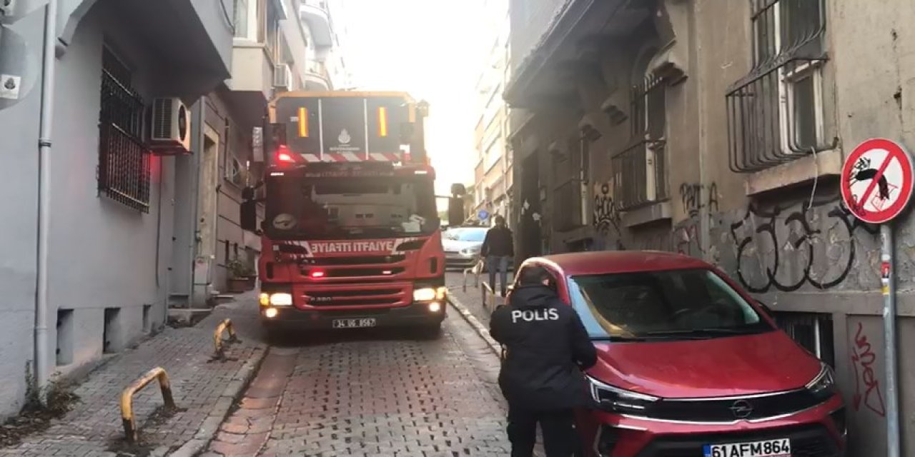 Beyoğlu'nda Bina Girişinde Ceset Bulundu
