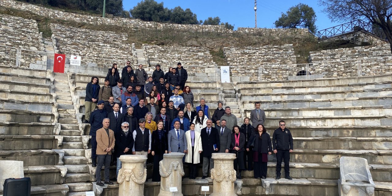 Metropolis Antik Kenti'nde Gün Yüzüne Çıkarılan Eserler Tanıtıldı