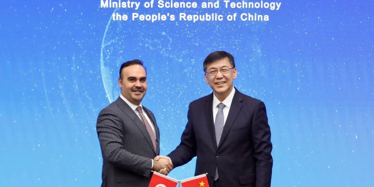 Bakan Kacır, Çinli Mevkidaşları İle Bir Araya Geldi