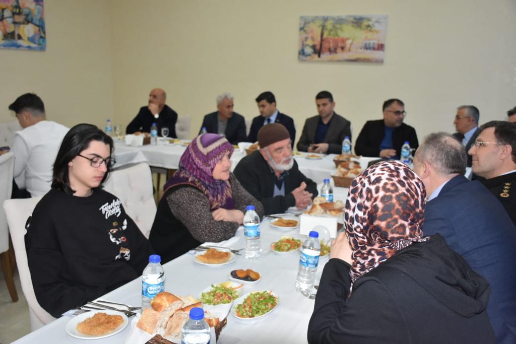 Rize Barosundan takdirlik hareket: Avukatlar Günü İftar Yemeği Yerine 1000 Depremzedeye İftar Verdiler