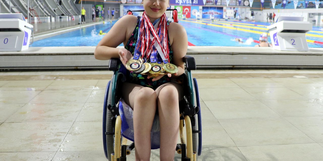 Kas Hastası Ayşegül, Bacaklarını Geliştirmek İçin Başladığı Yüzmede 23 Madalya Kazandı