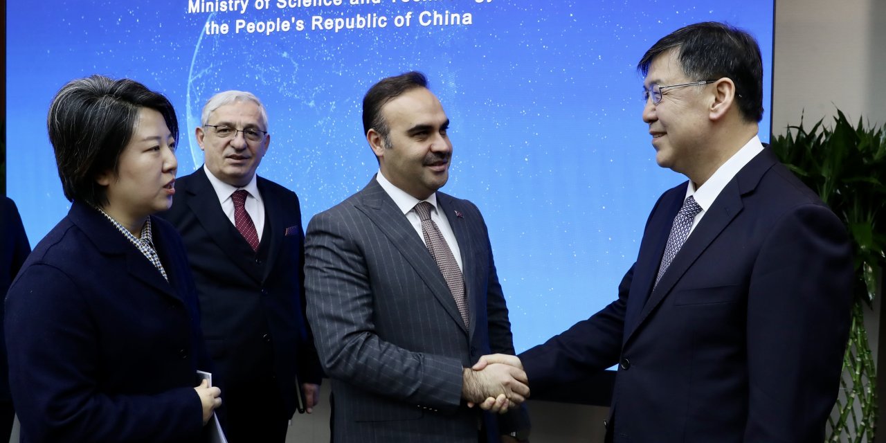 Bakan Kacır, Çinli Mevkidaşları İle Bir Araya Geldi