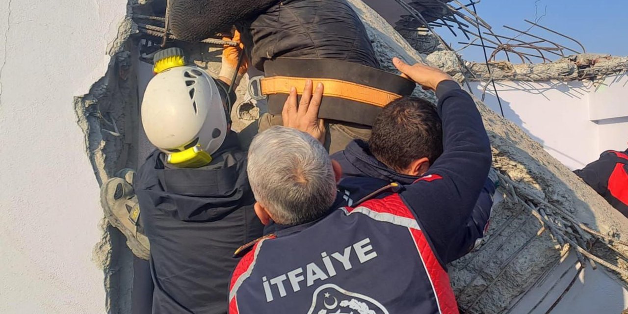 Yıkımda Kesilen Kolon İle Duvar Arasında Sıkışan İşçi Yaralandı