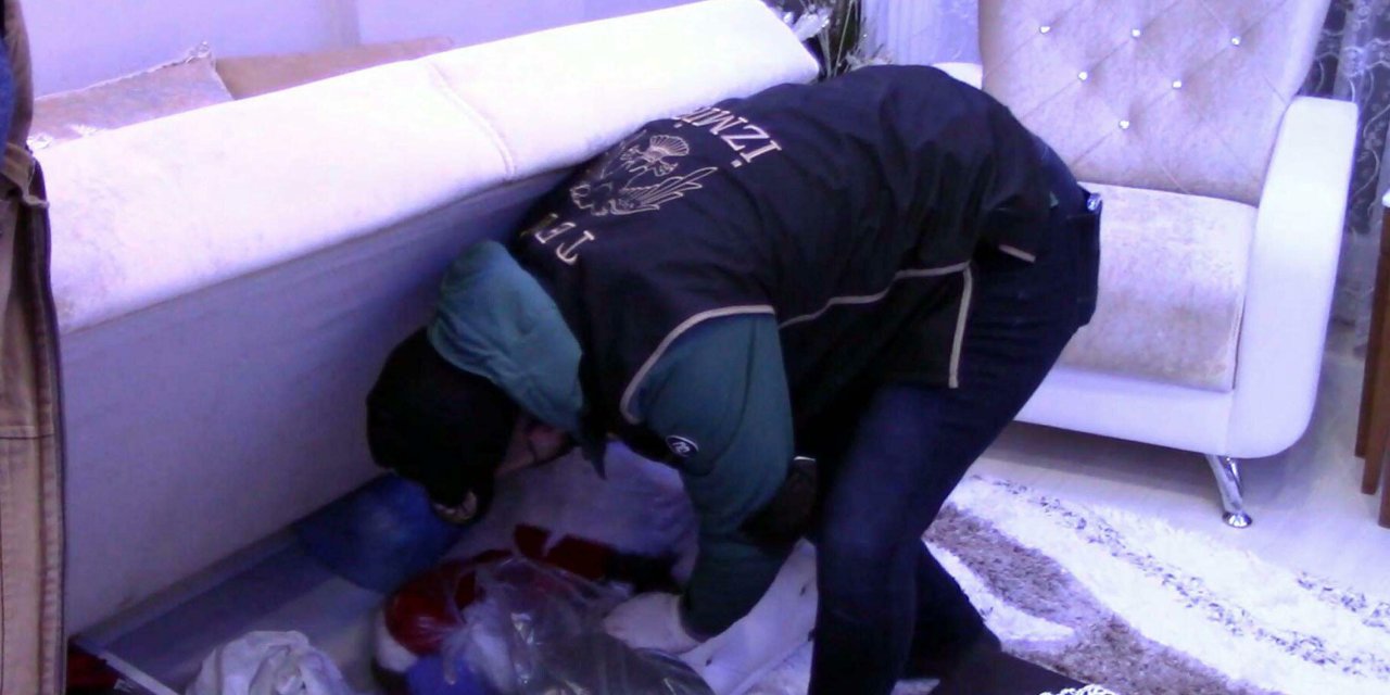 İzmir'de Fetö'nün 'gaybubet Evleri'ne Operasyon; 16 Gözaltı