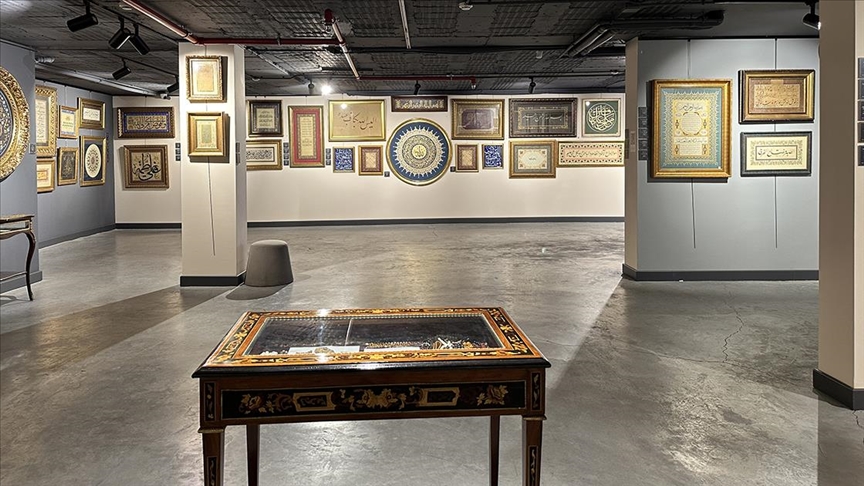 "Konuşan Yazılar" adlı hüsnühat sergisi Yıldız Holding'de sanatseverleri bekliyor