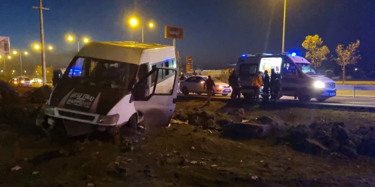15 İşçinin Yaralandığı Minibüs Kazasında 'Makas Atan Sürücü' İddiası
