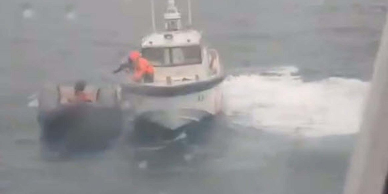 Denizde Fırtınaya Yakalanan 30 Göçmeni Balıkçılar Kurtardı