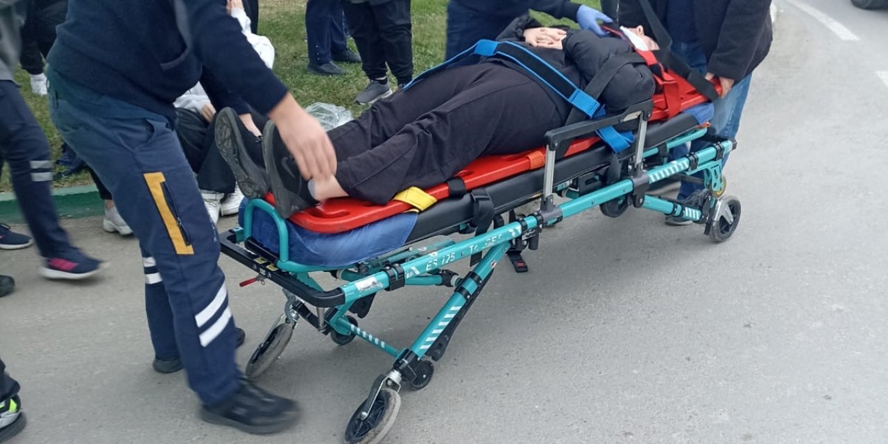 Çarşamba'da Hafif Ticari Araçla Okul Servisi Çarpıştı: 4 Yaralı