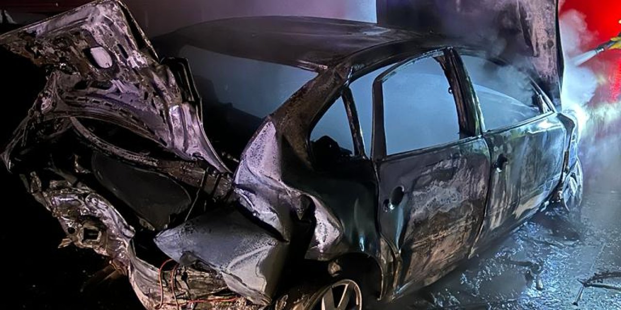 Bursa'da Çarpışan 2 Otomobilden 1'i Alev Aldı; 7 Yaralı
