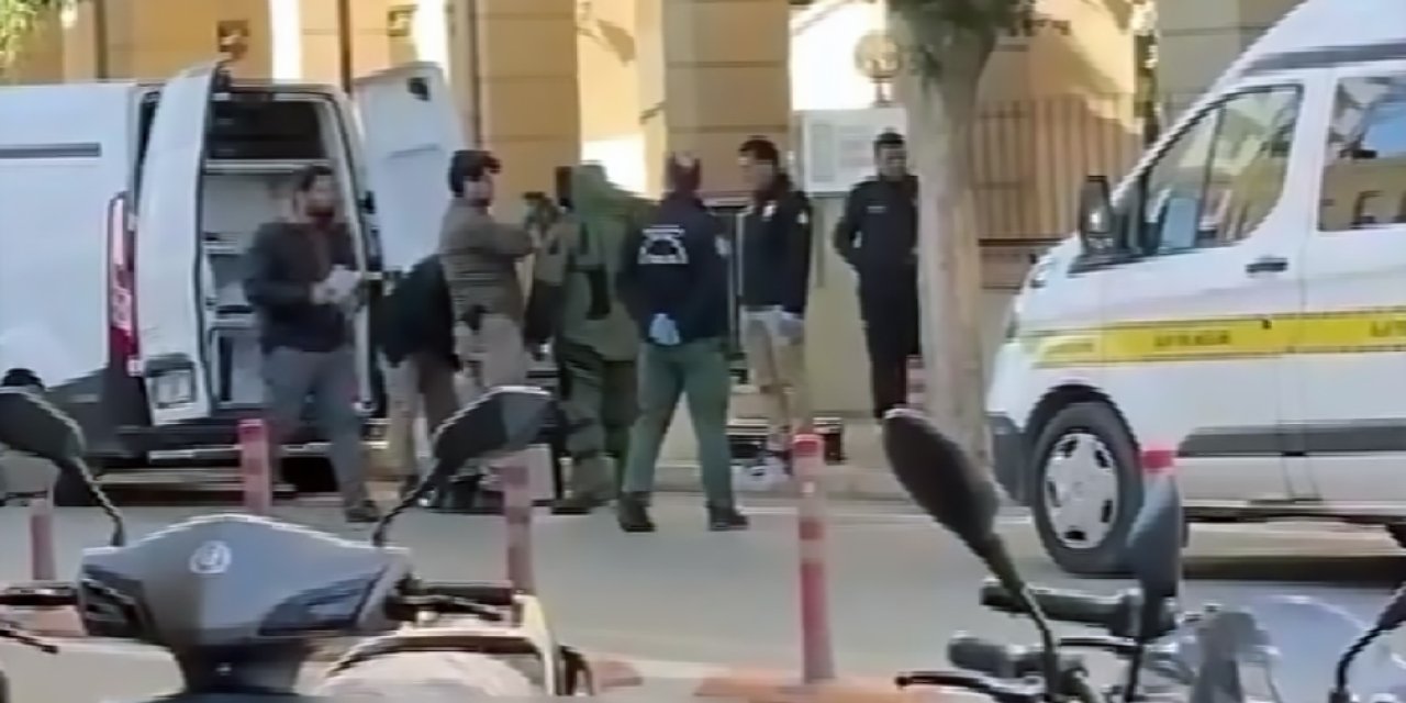 El Yapımı Patlayıcıyla Eski Adliye Binasına Gitti, Polisi Görünce Teslim Oldu