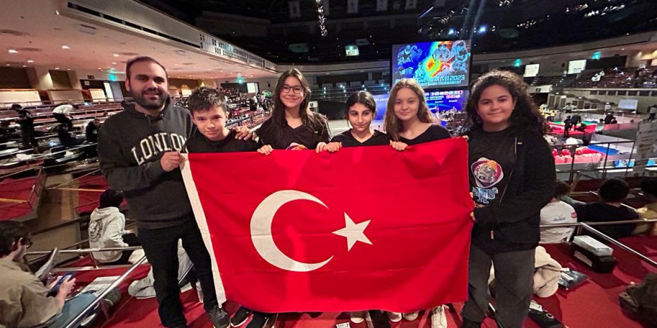 Ortaokul Ve Liselilerin Tasarladığı Robotlar İle Tokyo'daki Yarışmada Dünya 6'ncısı Oldular