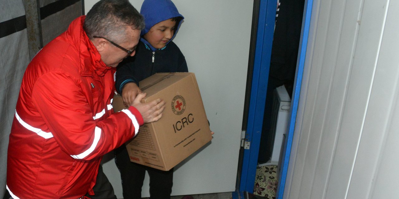 Türk Kızılay'dan, 1 Milyon 200 Bin Depremzedeye Kışlık Yardımı