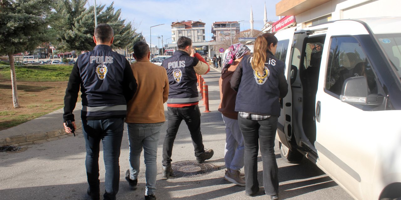 3 Kişinin Yaralandığı Eski Damat Ve Kayınpederin Bıçaklı Kavgasında 2 Gözaltı