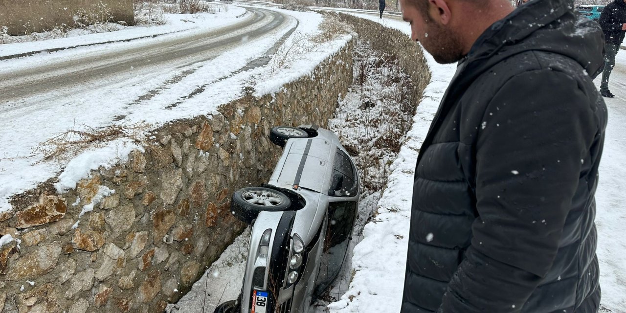 Hakkari'de, 22 Yerleşim Yerinin Yolu Kardan Kapandı (2)