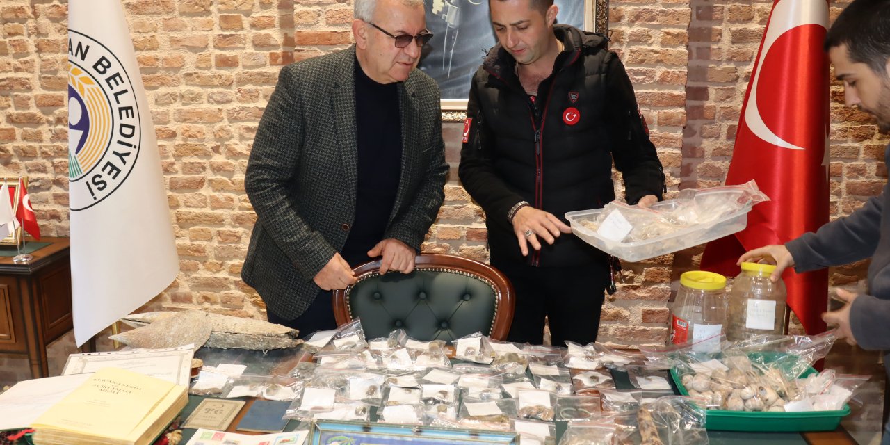 25 Yılda Topladığı 1101 Parça Tarihi Eseri Müzeye Bağışladı